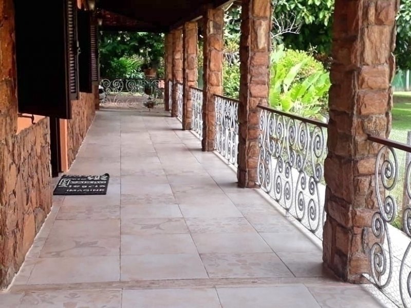 Chácara à venda Santa Candida com 650m² e 6 quartos por R$ 3.000.000 - 1649491053-parcial-da-varanda.jpg