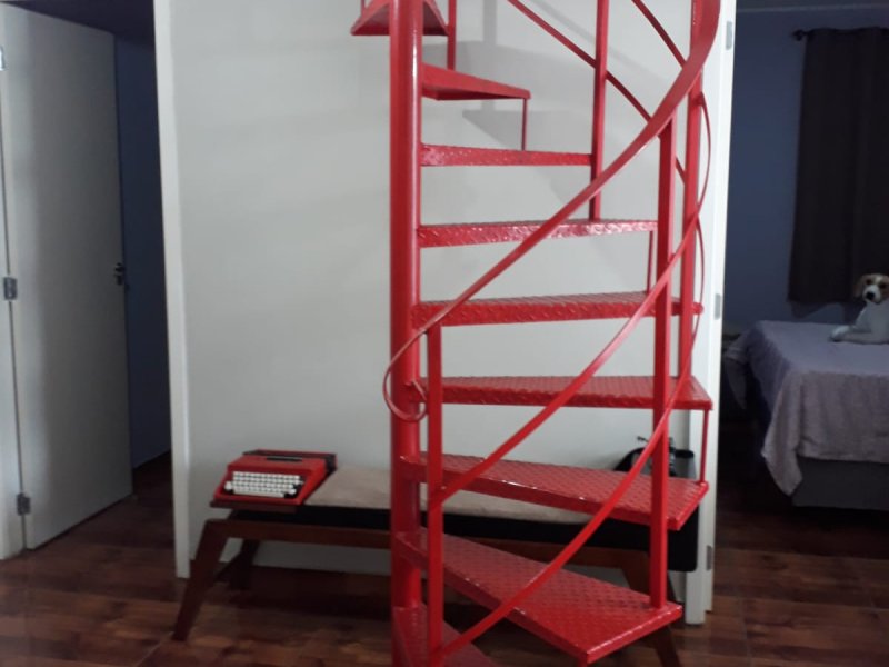 Apartamento à venda Mikail II com 98m² e 3 quartos por R$ 255.000 - 1045315099-escada-com-visao-dois-quartos.jpeg