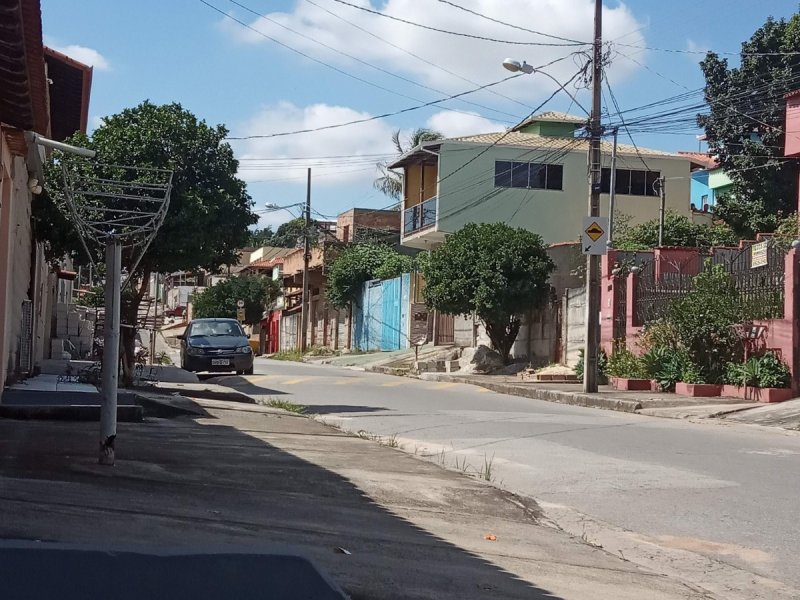 imóvel com 180m² - Sra. de Fátima - Betim