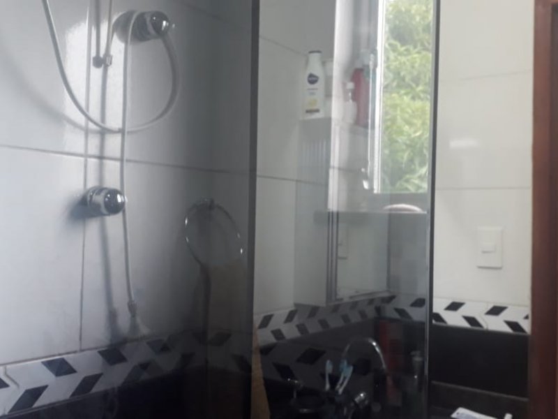 Casa à venda Colubandê com 228m² e 3 quartos por R$ 210.000 - 1487908582-banheiro-2.jpg