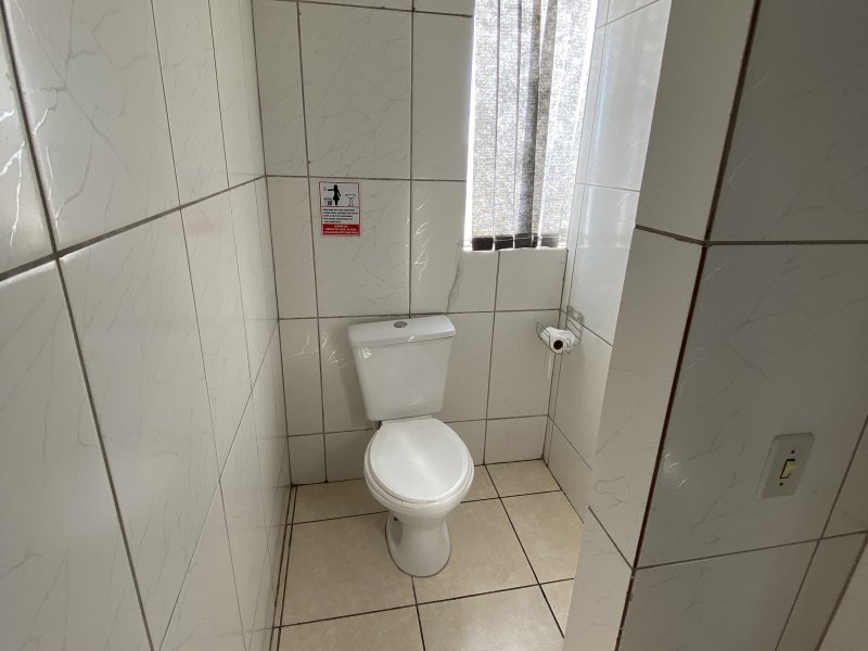 Comercial para alugar Vila Silva Ribeiro com 5m² e  quartos por R$ 715 - 422242317-4-banheiro.jpg