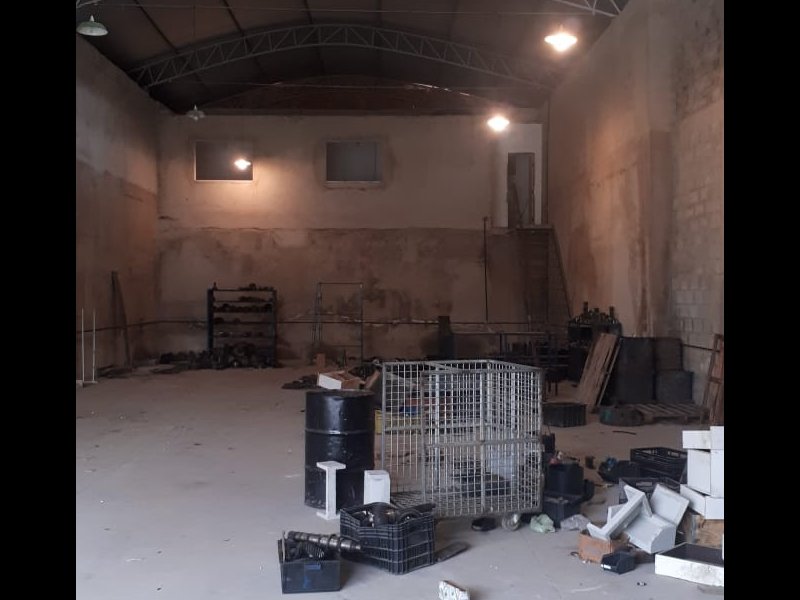 Comercial à venda Baronesa com 400m² e  quartos por R$ 900.000 - 2010484820-4b94de71-3f4b-4d62-aadd-cb06538e6148.jpeg