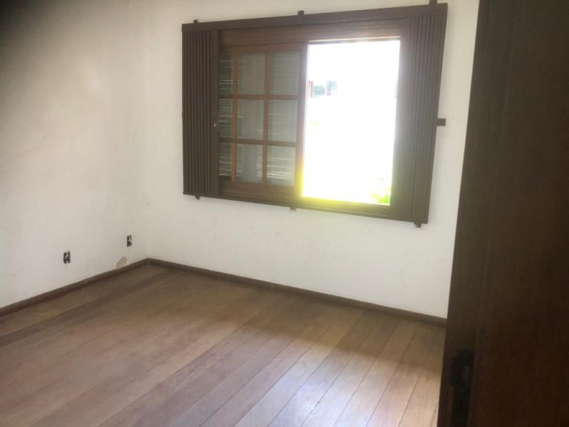 Casa à venda Cristal com 460m² e 4 quartos por R$ 1.750.000 - 1370445500-cc976c4e-96f4-42cc-a256-ad1514259946.jpeg