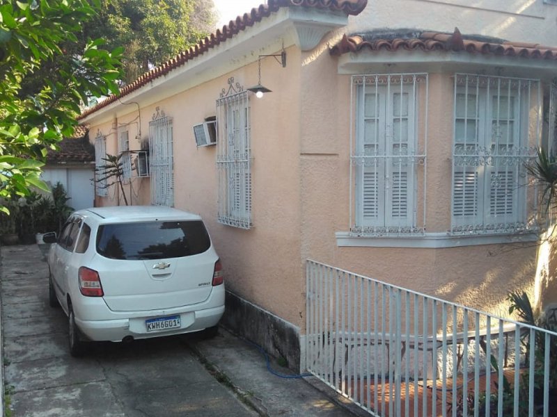Comercial à venda Centro com 230m² e 0 quartos por R$ 600.000 - 1928374002-foto-baronesa-1.jpg
