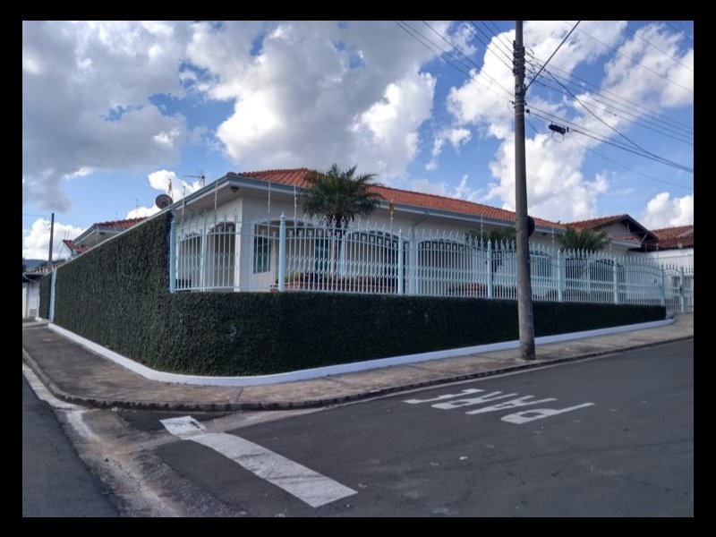 Casa à venda Centro com 539m² e 4 quartos por R$ 750.000 - 1387139636-16af5590-05ab-46e5-a8ae-c1d2675c890e.jpeg