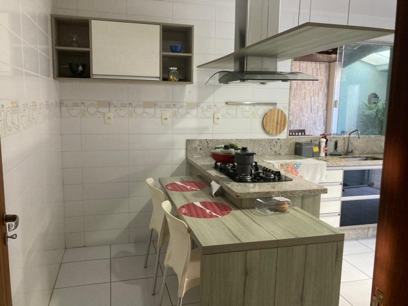 Casa de condomínio à venda Buraquinho com 300m² e 4 quartos por R$ 1.290.000 - 657976023-photo-2023-08-09-16-29-30-26.jpg