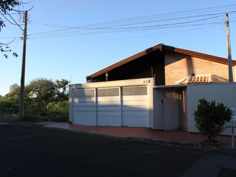 imóvel com 200m² - Vila Conceicao - São João da Boa Vista