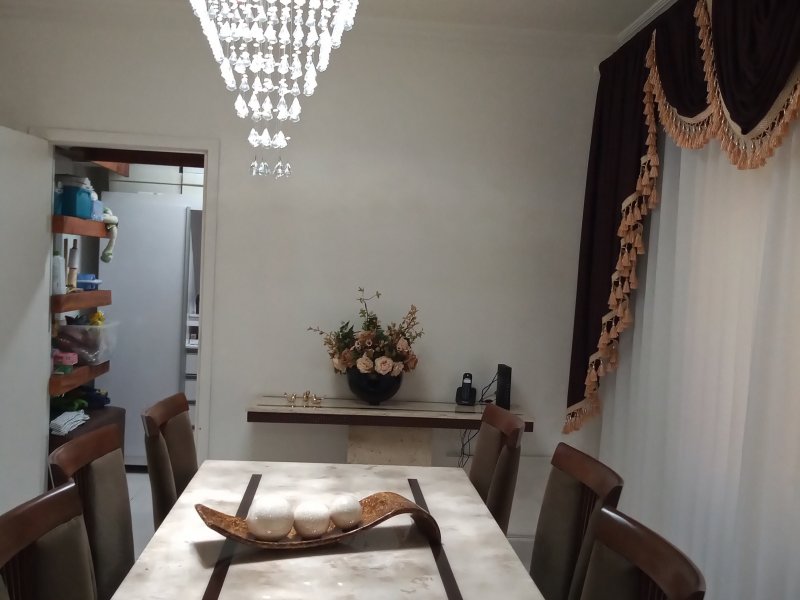 Casa à venda Vila Falchi com 215m² e 2 quartos por R$ 450.000 - 657802939-img-20200429-144702019.jpg