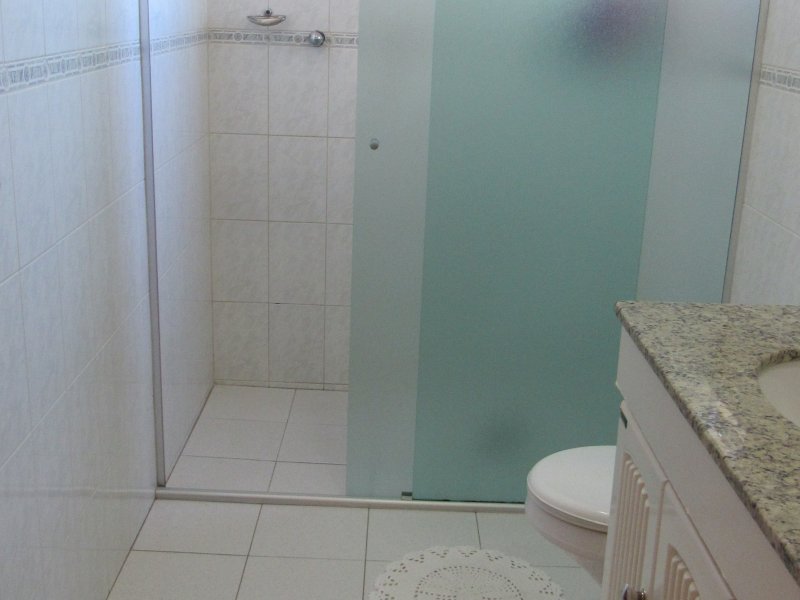 Comercial à venda Vila Nova Valinhos com 350m² e  quartos por R$ 1.200.000 - 1360607552-29-banheiro-uso-comum.JPG