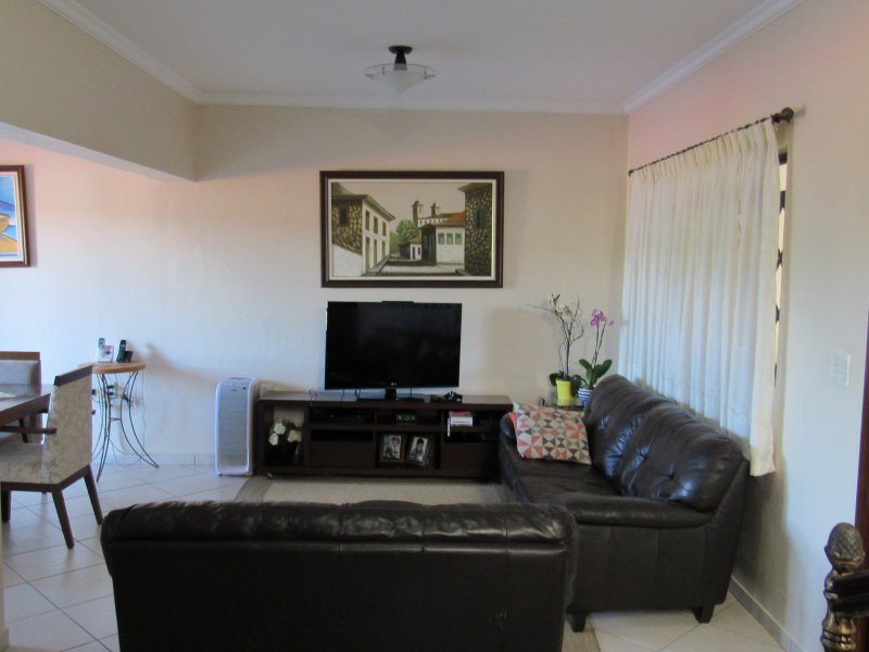 Comercial à venda Vila Nova Valinhos com 350m² e  quartos por R$ 1.200.000 - 1545559154-13-sala-de-estar.JPG