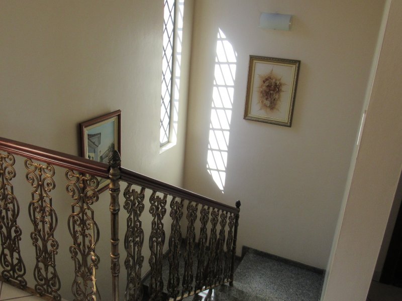 Comercial à venda Vila Nova Valinhos com 350m² e  quartos por R$ 1.200.000 - 244775117-18-escadas-residencia.JPG
