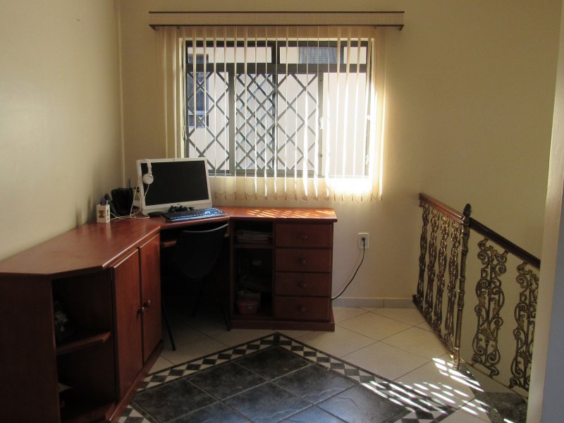 Comercial à venda Vila Nova Valinhos com 350m² e  quartos por R$ 1.200.000 - 691798464-19-hall-pav-superior-residencia.JPG