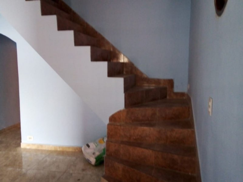 Casa à venda Lageado com 147m² e 2 quartos por R$ 260.000 - 466275251-5-escada-acesso-ao-2o-piso.jpeg