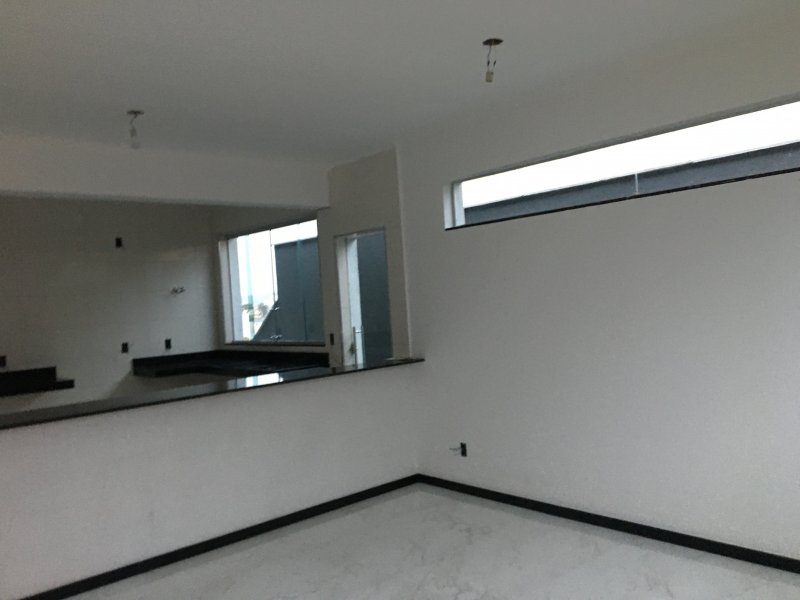 Casa à venda Xangri-La com 180m² e 3 quartos por R$ 470.000 - 1565701956-8ffcb44d-3af8-418c-a8eb-6495d81657ad.jpeg