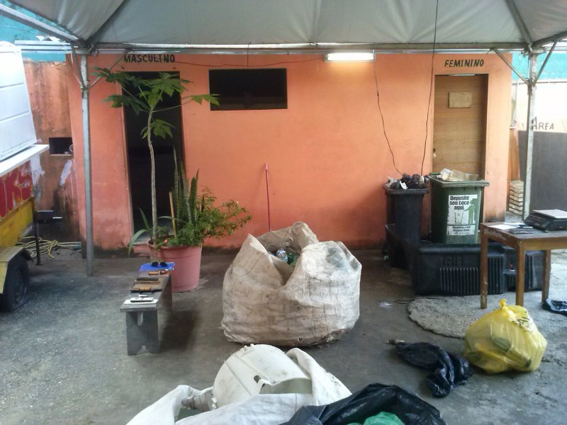 Comercial à venda São Cristóvão com 330m² e  quartos por R$ 700.000 - 1744436643-cam01331.jpg
