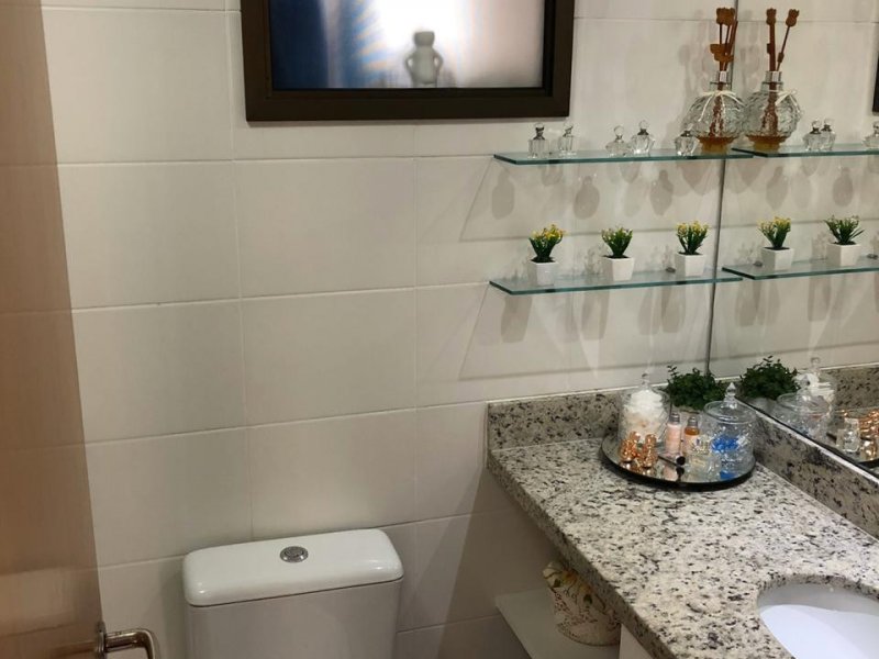Apartamento à venda Armação com 72m² e 3 quartos por R$ 430.000 - 690063113-banheiro-social.jpeg