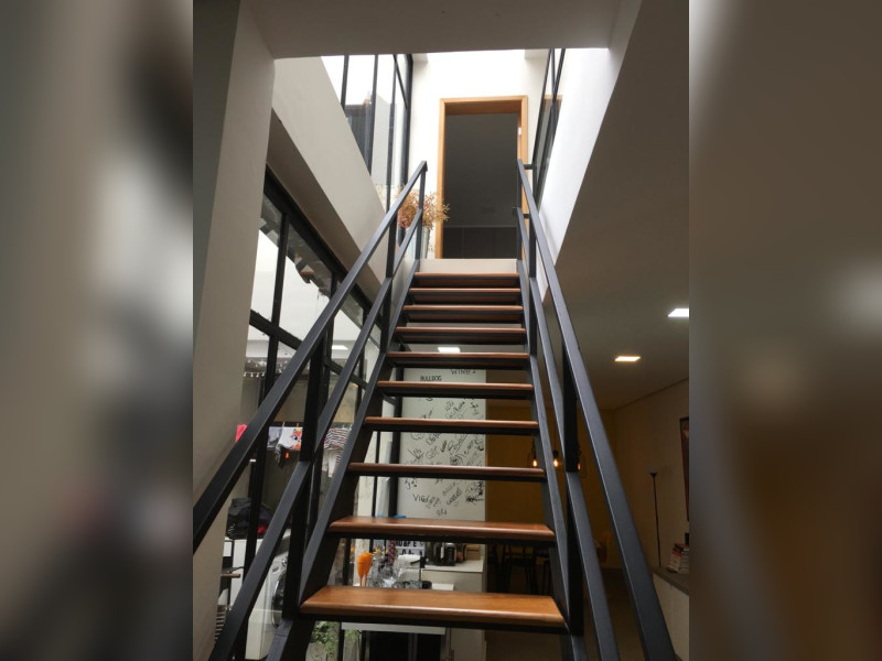 Casa à venda Vila Clementino com 140m² e 3 quartos por R$ 1.300.000 - escada.jpg