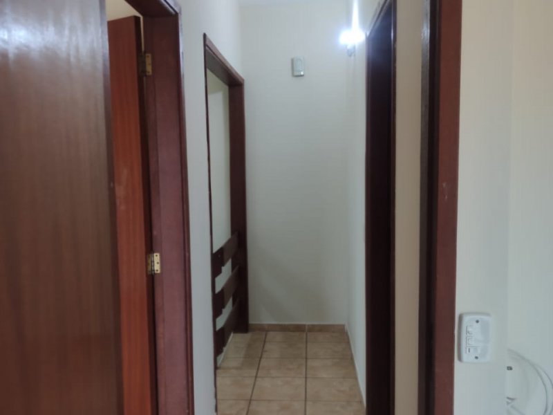 Casa à venda Parque Residencial Vila Uniao com 210m² e 3 quartos por R$ 392.000 - 2137153155-corredor-superior.jpg