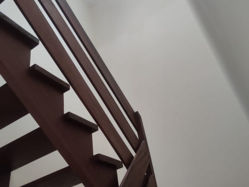 Casa à venda Parque Residencial Vila Uniao com 210m² e 3 quartos por R$ 392.000 - 859053135-escadas.jpg