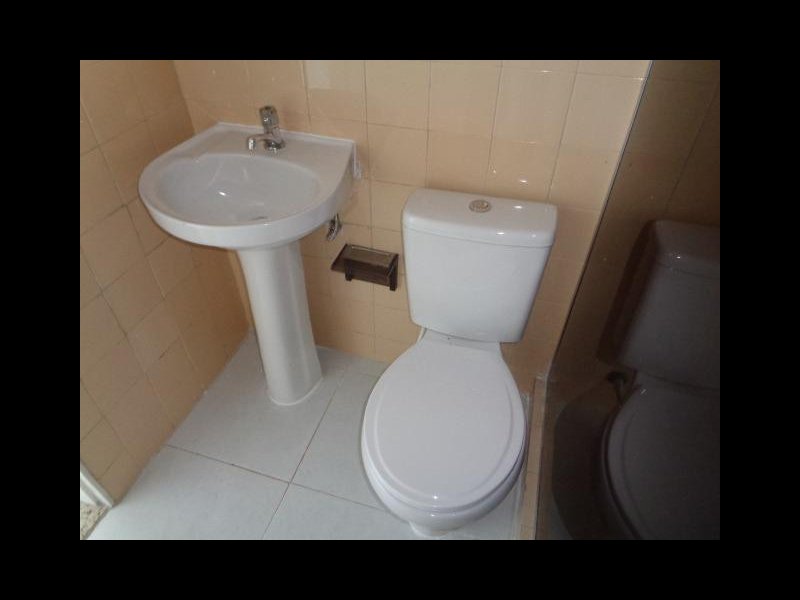 Apartamento à venda Taquara com 60m² e 2 quartos por R$ 190.000 - 1690007017-banheiro-do-apartamento.jpg
