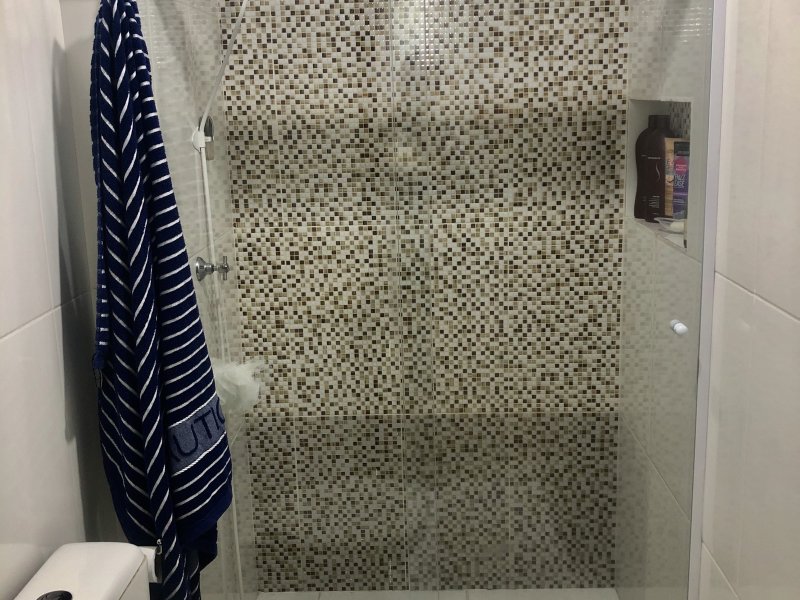 Apartamento à venda Parque São Vicente com 54m² e 2 quartos por R$ 276.000 - 1082060383-banheiro-2.jpg