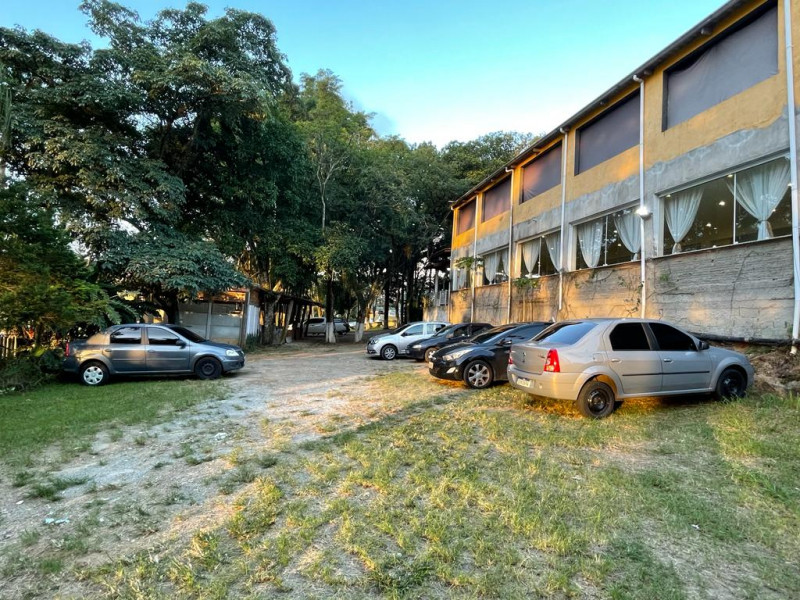 Chácara à venda Rio Grande com 900m² e 1 quarto por R$ 3.500.000 - 551768180-estacionamento.jpeg
