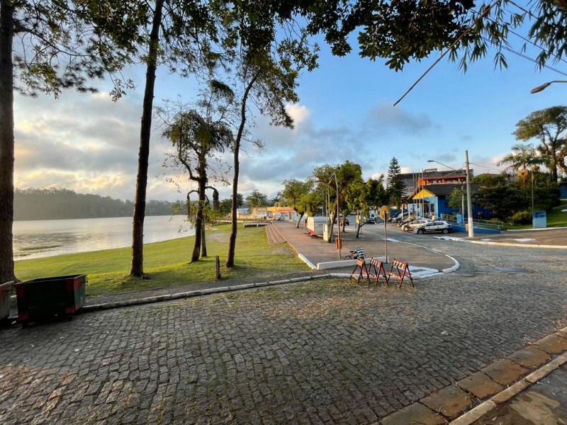 Chácara à venda Rio Grande com 900m² e 1 quarto por R$ 3.500.000 - 619195430-praca.jpeg