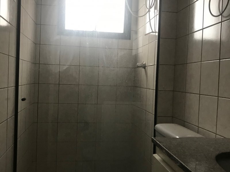 Apartamento à venda Vila Tupi com 50m² e 2 quartos por R$ 250.000 - 1246115853-banheiro.jpg