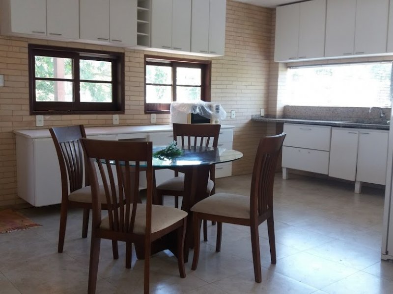 Casa de condomínio à venda Itapuã com 350m² e 5 quartos por R$ 950.000 - 635203507-copa-cozinha.jpg