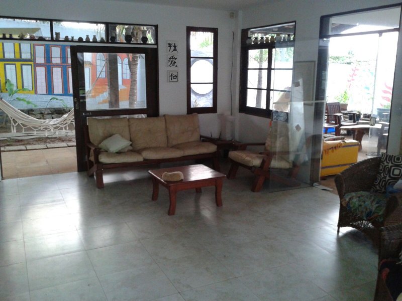 Casa de condomínio à venda Itapuã com 350m² e 5 quartos por R$ 950.000 - 874868822-living.jpg