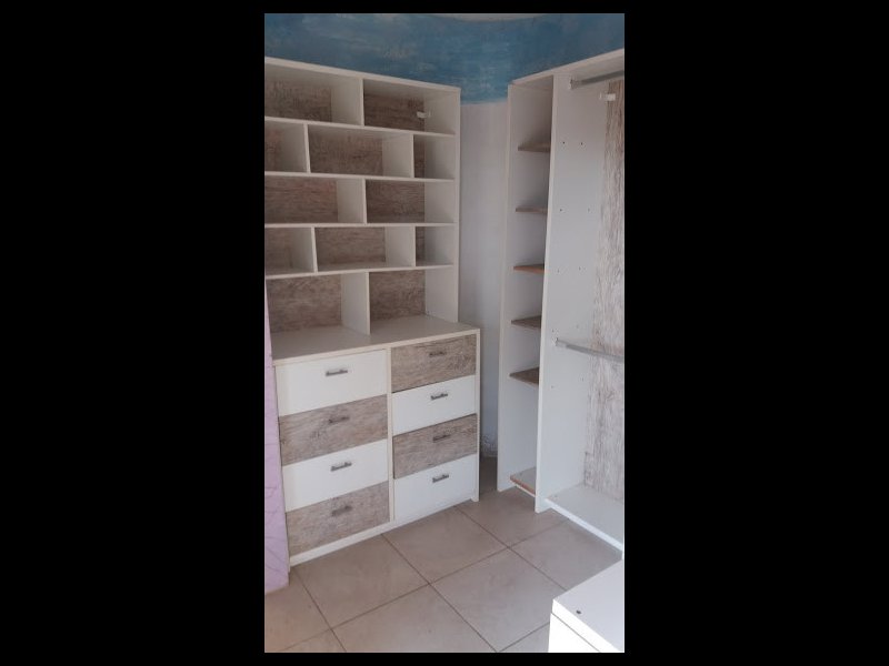 Casa de condomínio à venda Itapuã com 350m² e 5 quartos por R$ 950.000 - 917662515-closet.jpg