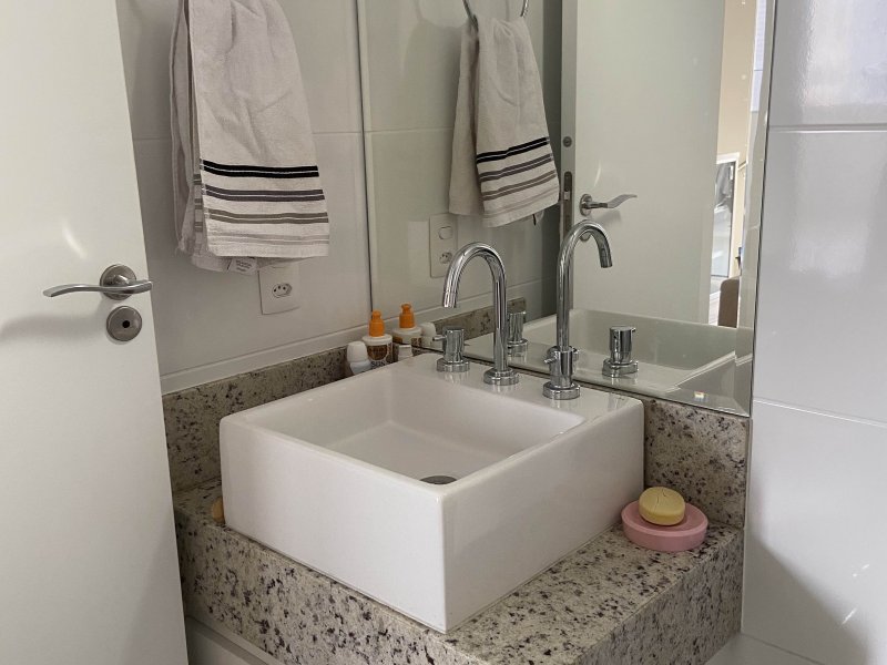 Apartamento à venda Grajaú com 220m² e 3 quartos por R$ 950.000 - 1946239573-banheiro3-1.jpg