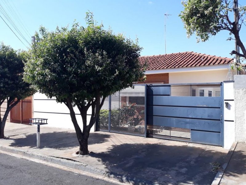 Casa à venda Jardim Residencial Diolfen Martani com 250m² e 3 quartos por R$ 390.000 - 860996966-casa-catanduva1.jpeg