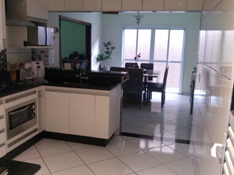 Casa à venda Jardim Amanda II com 180m² e 3 quartos por R$ 450.000 - 1138886044-copa-cozinha.jpg