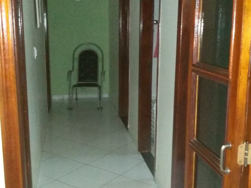 Casa à venda Jardim Amanda II com 180m² e 3 quartos por R$ 450.000 - 1467308834-corredor-central-interno.jpg