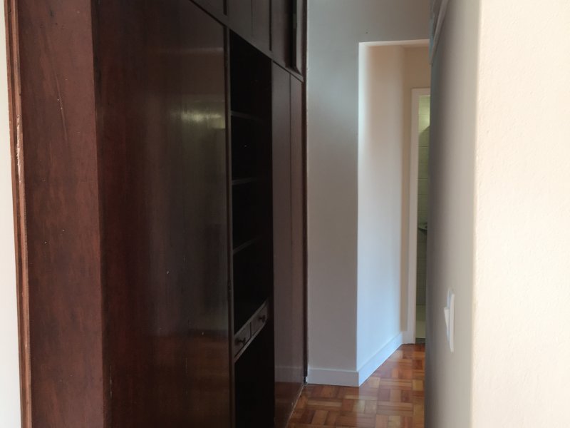 Apartamento para alugar Vila Nova Conceição com 74m² e 2 quartos por R$ 3.600 - 1215862417-corredor-acesso-quartos-c-armario.JPG