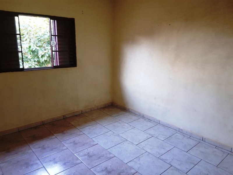 Casa à venda Jardim Santo Antônio com 77m² e 2 quartos por R$ 210.000 - 1135034049-quarto1.jpg