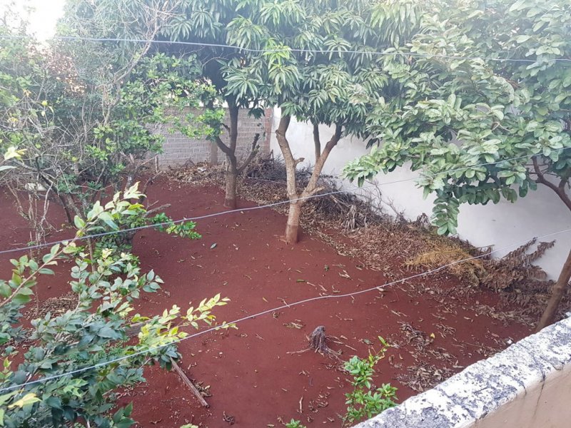 Casa à venda Jardim Santo Antônio com 77m² e 2 quartos por R$ 210.000 - 1926540408-quintal.jpg
