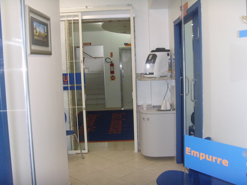 Comercial à venda Centro com 415m² e  quartos por R$ 1.700.000 - 1627074643-19-porta-acesso-ao-10-andar-olhando-de-dentro-pra-fora.JPG