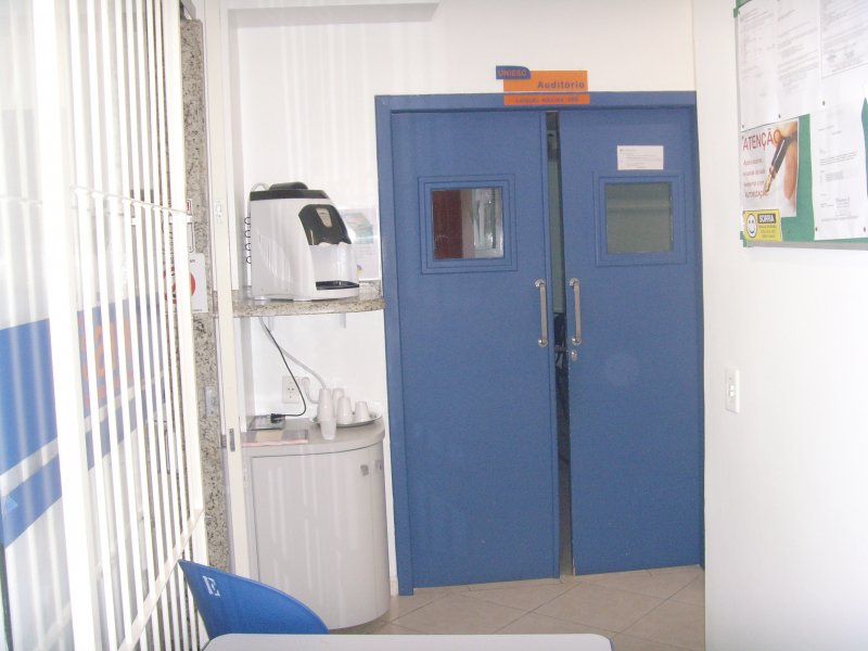 Comercial à venda Centro com 415m² e  quartos por R$ 1.700.000 - 1665653268-4-porta-correr-de-acesso-sala-grande-hoje-auditorio.JPG