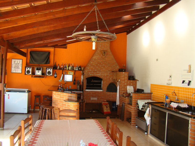 Chácara à venda Santo Antonio com 350m² e 4 quartos por R$ 950.000 - 1873140402-churrasqueira-forno-pizzas-e-fogao-de-lenha.JPG