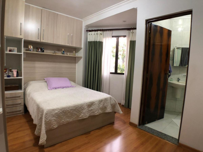 Casa à venda Vila Yolanda com 230m² e 5 quartos por R$ 750.000 - 2048695448.jpg