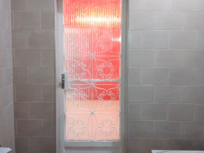 Casa à venda Realengo com 216m² e 2 quartos por R$ 350.000 - 88405078-porta-sala.jpg