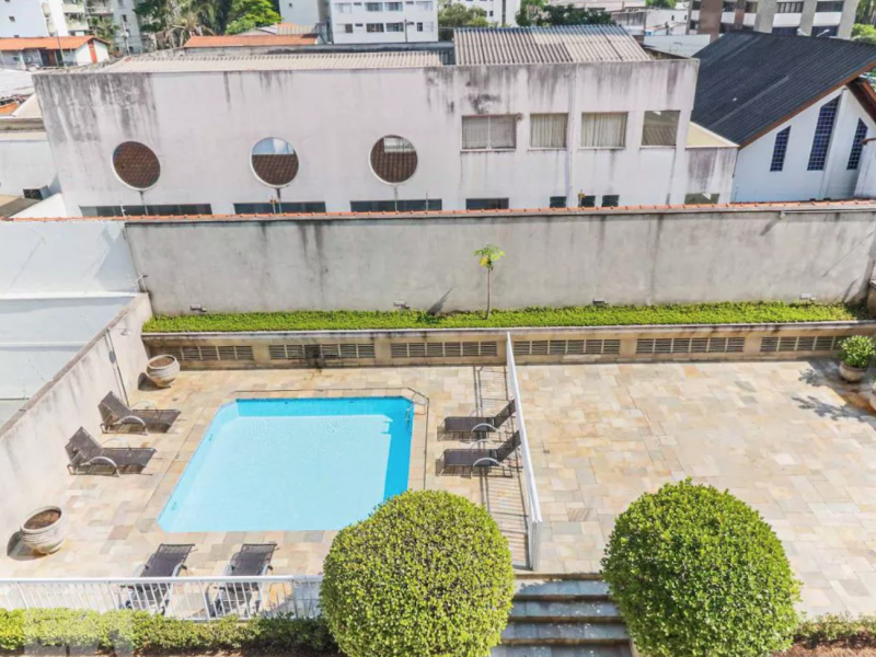 Apartamento à venda Campo Belo com 47m² e 2 quartos por R$ 670 - 1884179917-022-vista-quartos-varanda.png