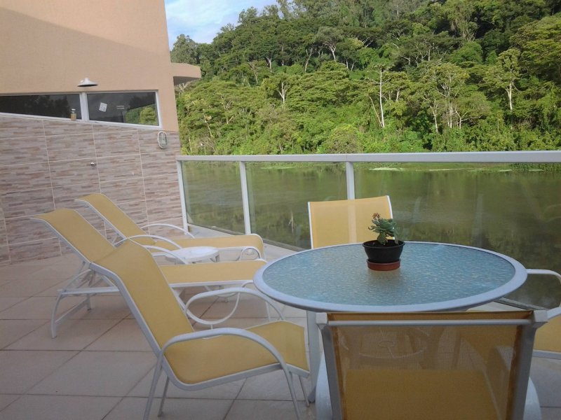 Casa à venda Centro com 150m² e 3 quartos por R$ 790.000 - 813674030-casa-amarela-deck-2-pav.jpg