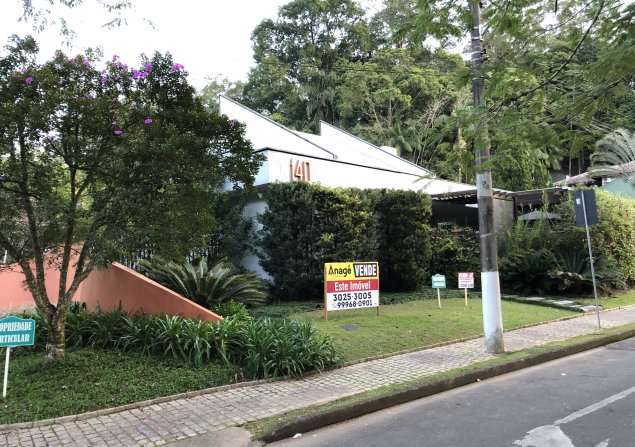 imóvel com 483m²