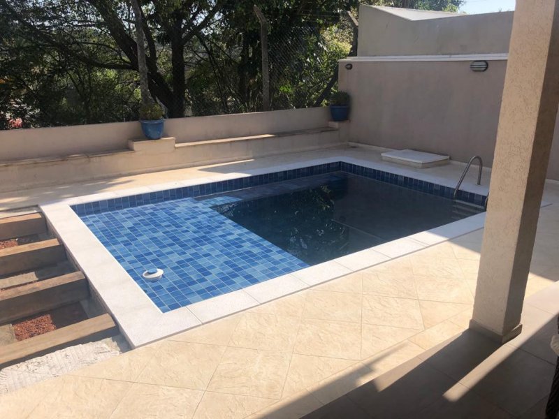 Casa de condomínio à venda Alphaville com 374m² e 4 quartos por R$ 2.370.000 - 1324701485-piscina.jpg