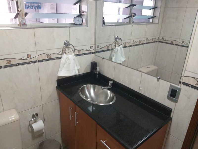 Apartamento à venda Piratininga com 65m² e 3 quartos por R$ 270.000 - 1549806426-banheiro3.jpeg