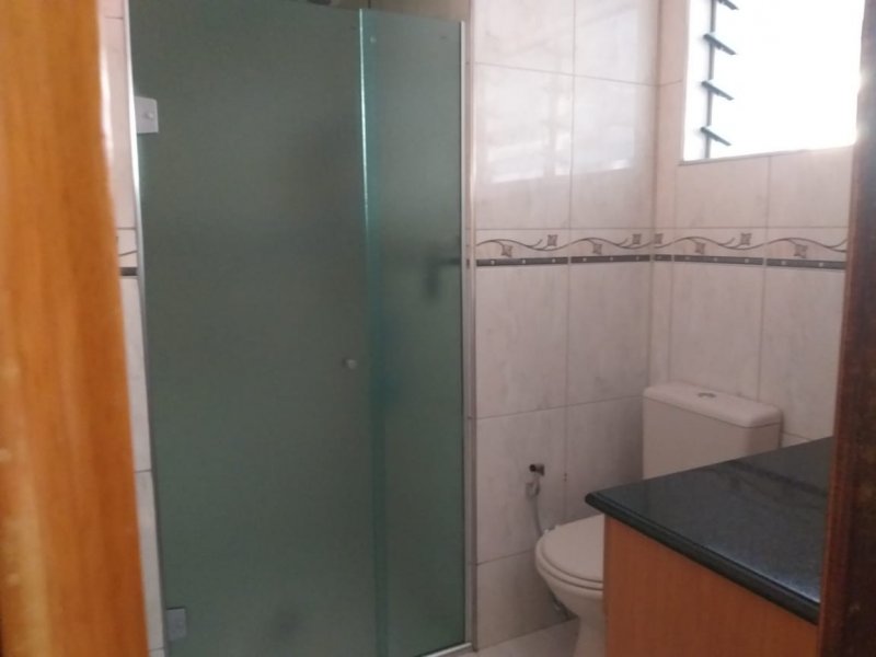 Apartamento à venda Piratininga com 65m² e 3 quartos por R$ 270.000 - 1795316735-banheiro2.jpeg