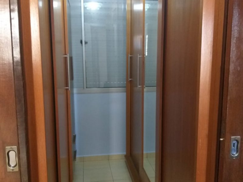 Apartamento à venda Piratininga com 65m² e 3 quartos por R$ 270.000 - 373858433-closet1.jpeg